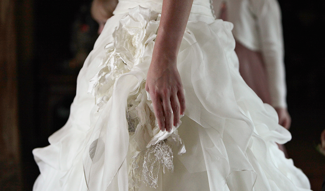 The Bride S Breathtaking Wedding Dress Had Hidden Alice In